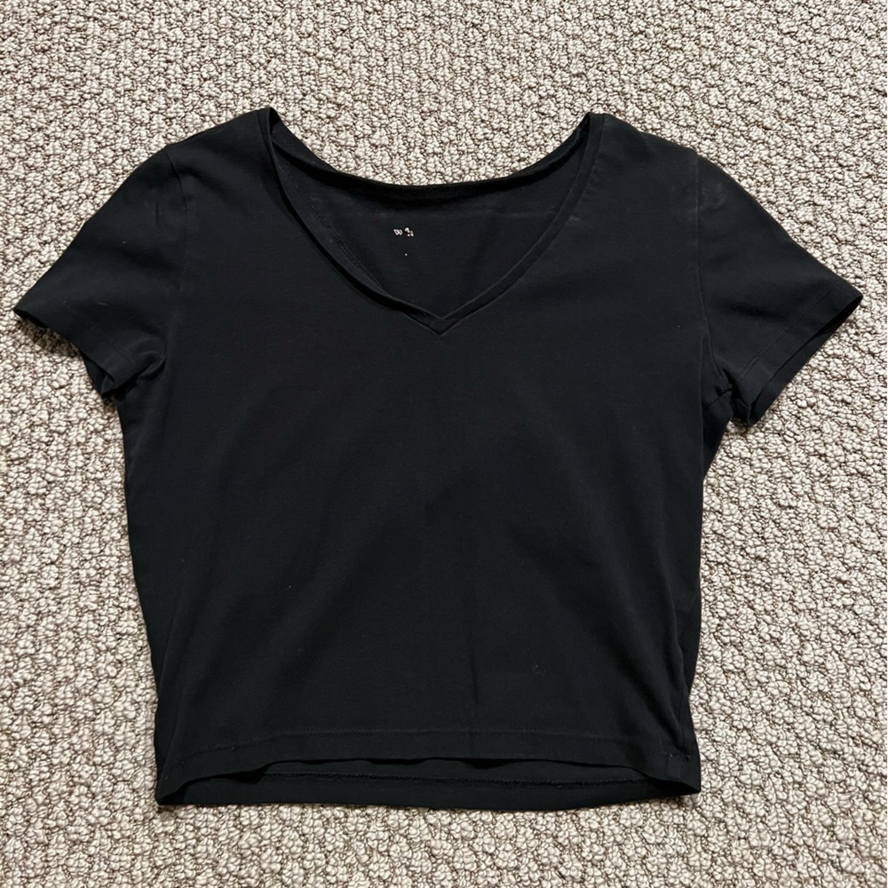 Black v-neck cropped t-shirt. Medium